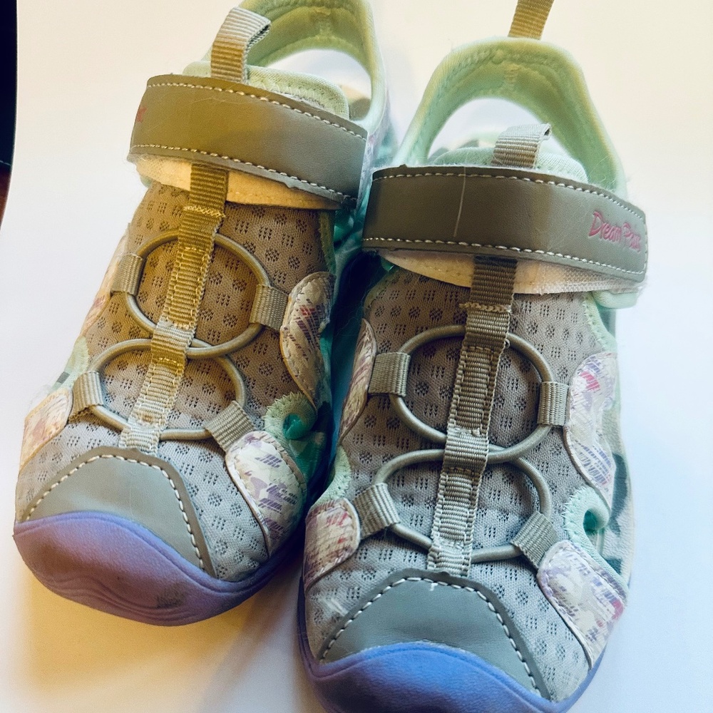 Girls dream pairs velcro sandles